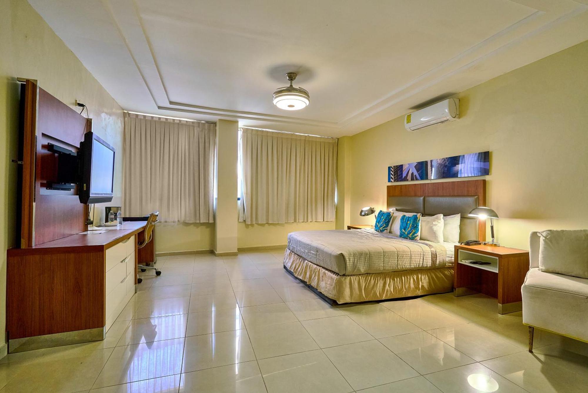 Hotel Libertad At Historic Main Street Santo Domingo Exterior photo