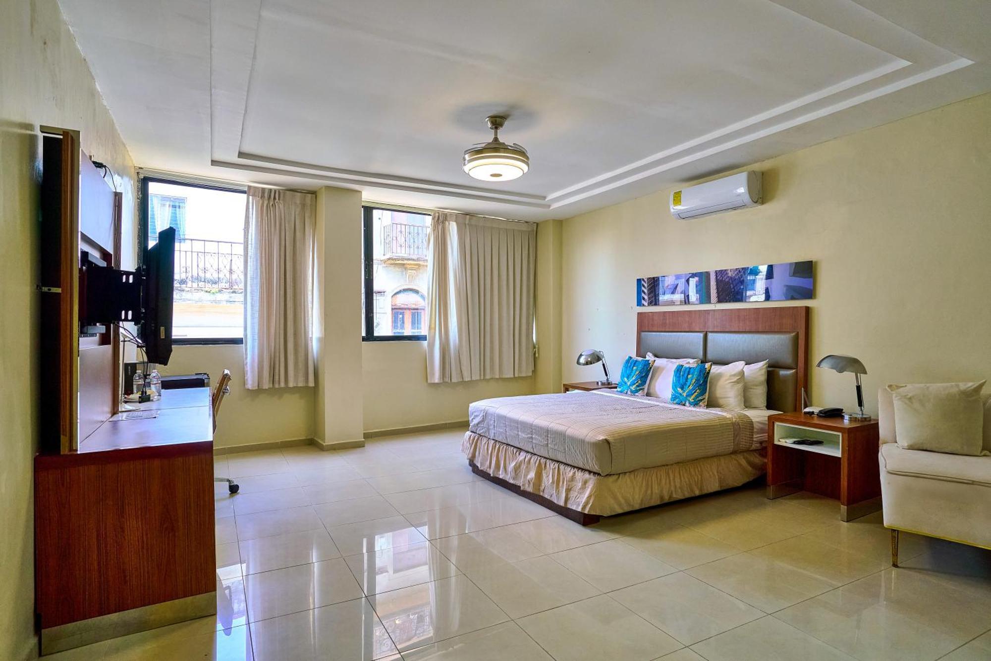 Hotel Libertad At Historic Main Street Santo Domingo Exterior photo