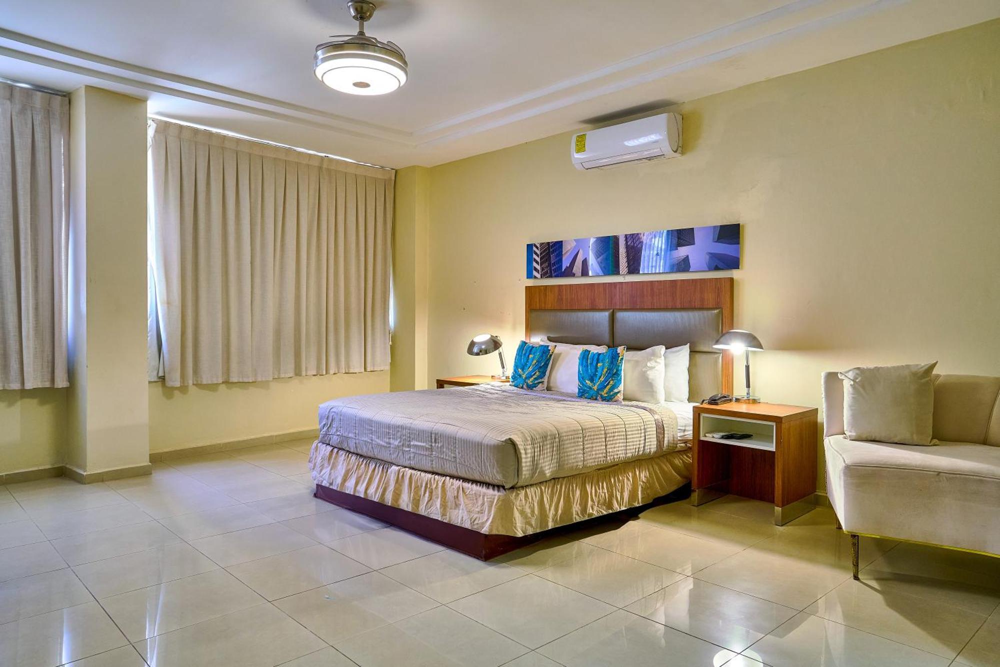 Hotel Libertad At Historic Main Street Santo Domingo Exterior photo